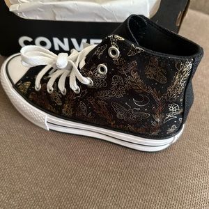 Converse brand new kid shoes